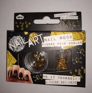 Nail Art Skulls N Studs